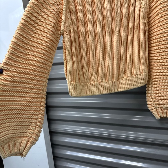 Cropped sweater! - Picture 2 of 12